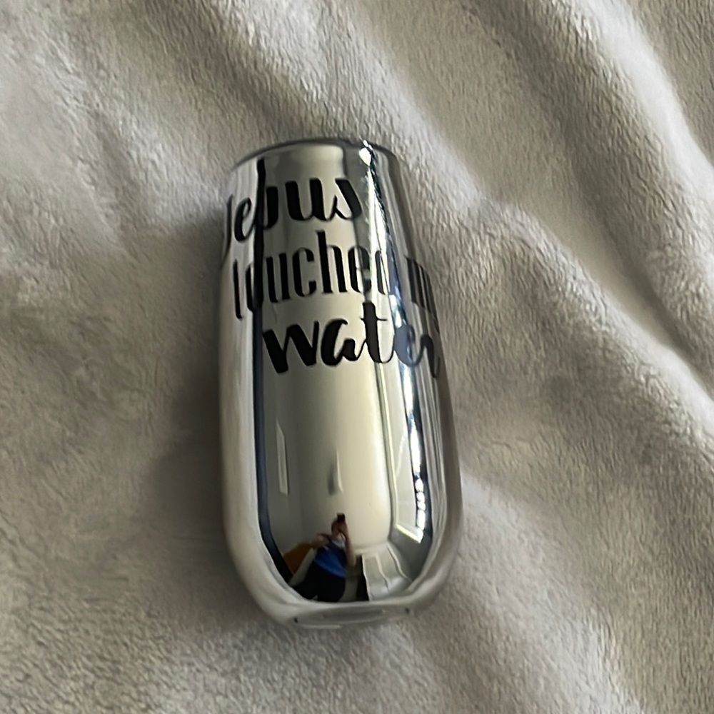 Insulated cup for wine